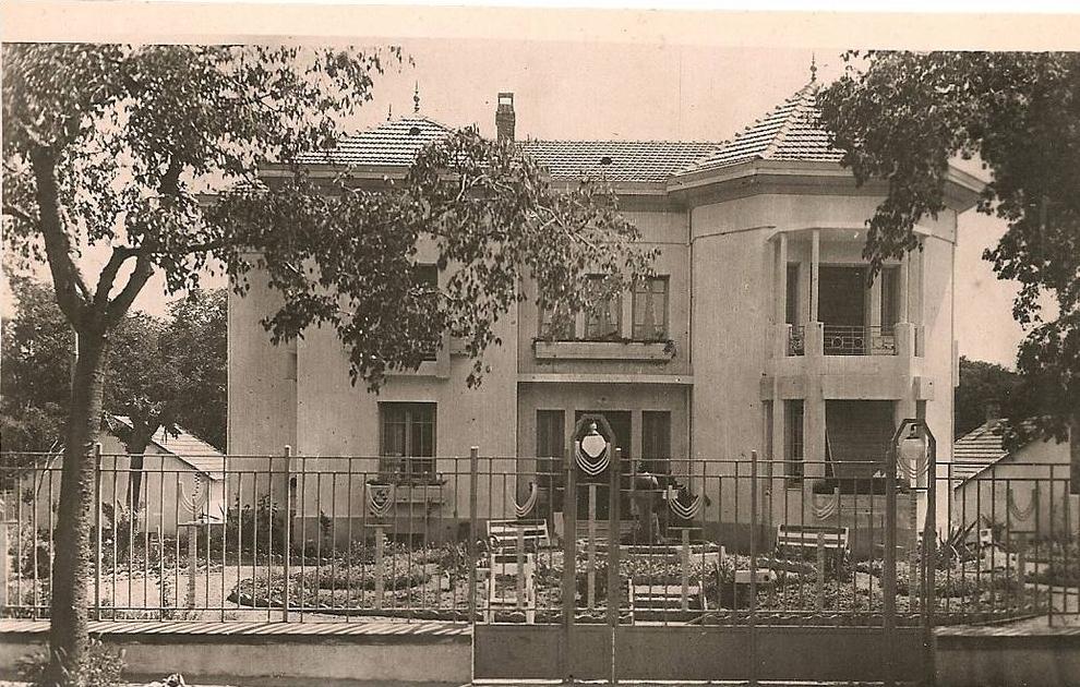 MEDEA   ( Algérie ) - La  Sous - Préfecture    ( C.P.S.M. , Pt  -   Ft  )