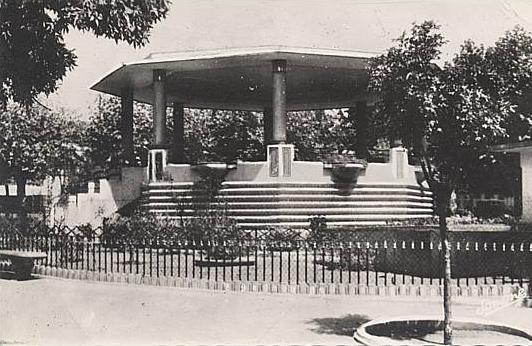 X9461 ALGERIE MEDEA LE KIOSQUE A MUSIQUE EN 1963