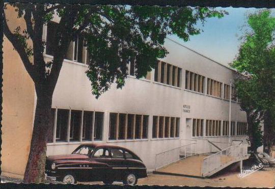 MEDEA- HOTEL DES FINANCES- VEHICULE ANCIEN ???