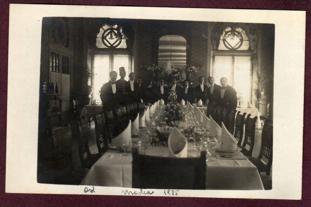 Belle cpa photo MEDEA 1925 - BRIGADE DE RESTAURANT