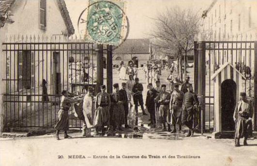 MEDEA ENTREE DE LA CASERNE DU TRAIN ET DES TIRAILLEURS