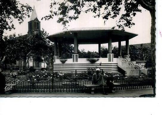 MEDEA LE KIOSQUE A MUSIQUE ET EGLISE PERSONNAGES CAP N ° 36