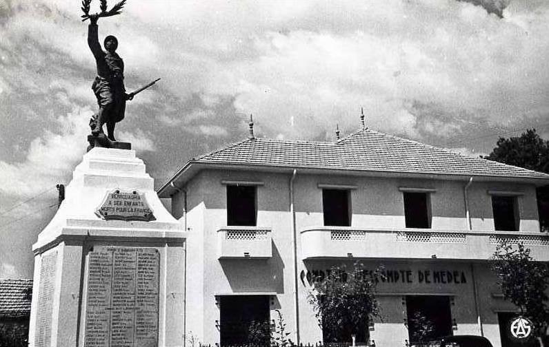 ALGERIE - BANQUES - BENI-SAF - LE COMPTOIR D´ESCOMPTE DE MEDEA ET LE MONUMENT AUX MORTS