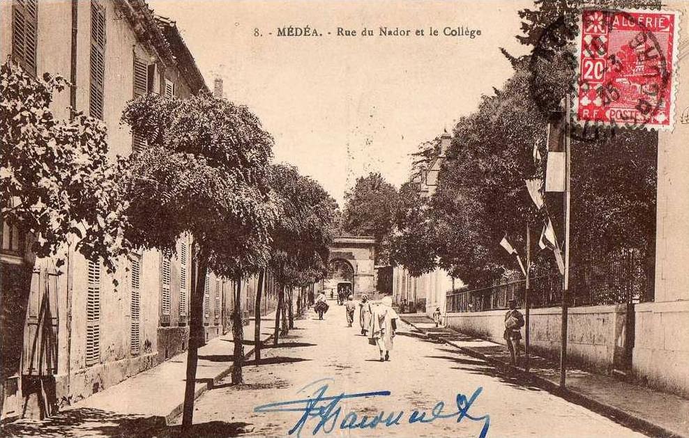 ALGERIE - MEDEA - Rue du Nador et le Collège