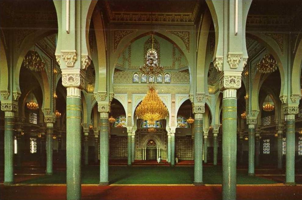 ALGERIE / ALGERIEN    MEDEA    Interieur de la nouvelle Mosquee