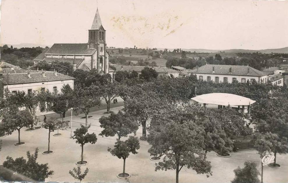 Algérie,Médéa,afrique du nord,vue sur la grande place,église,édition réal photo rare
