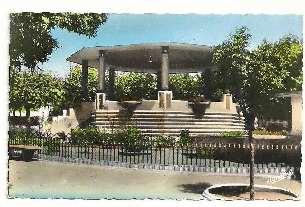 Médéa (Algérie)  LeKiosque env 1960 (animée).