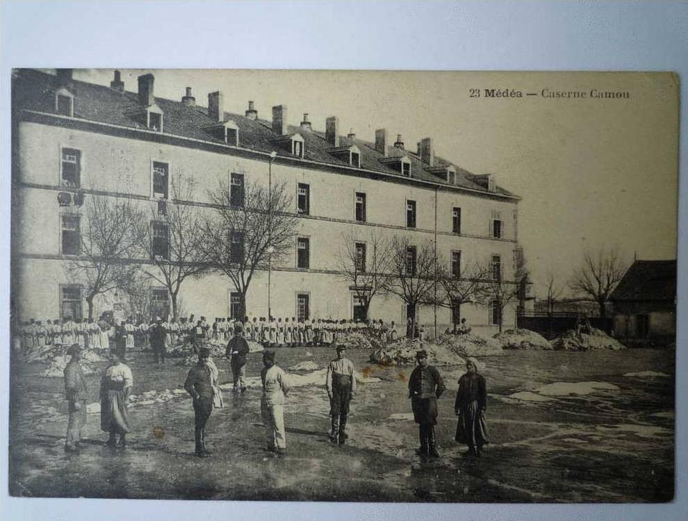 MEDEA    Caserne  CAMOU  -  Belle animation