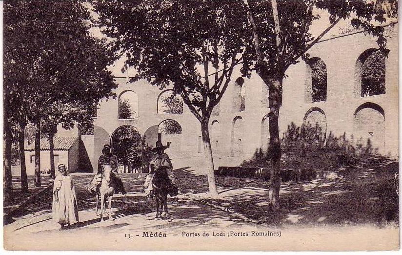 Algérie - Médéa - Portes de Lodi (Portes Romaines) (anes)
