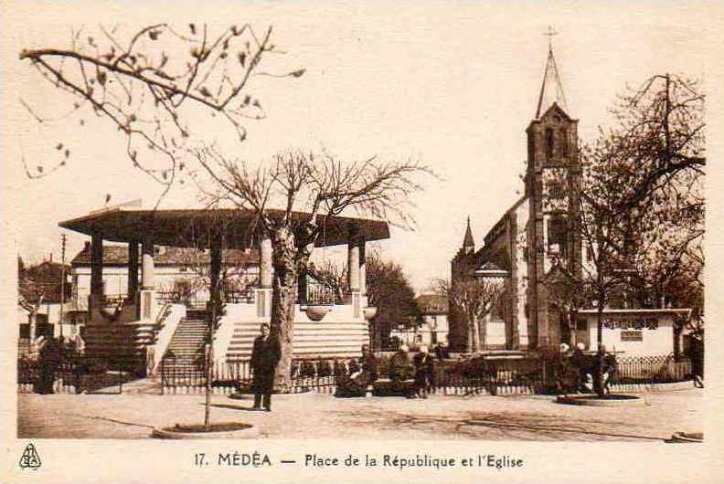 AFRIQUE. ALGERIE. MEDEA. Vue sur Le Kiosque, La Place de La République et L´Eglise.