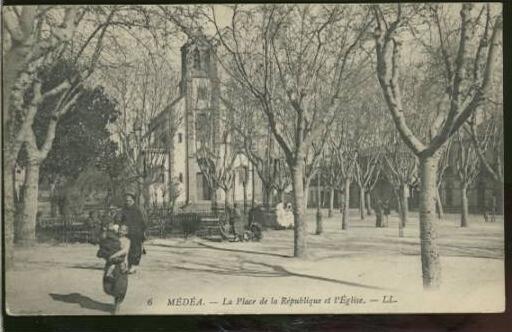 ALGERIE MEDEA /   La place de la république et l'église