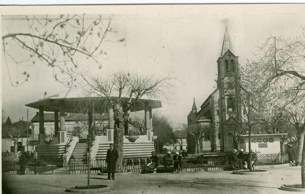 MEDEA - Place de laRépublique et l'Eglise