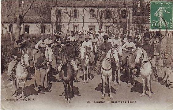 Algérie - Casernes - Z833 - Médéa - Caserne de spahis - état