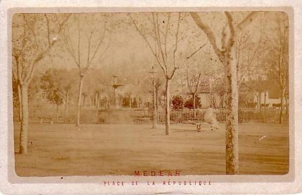 Algérie - Medeah -  Photo format 10.6 x 6.8 cm - Place de la République