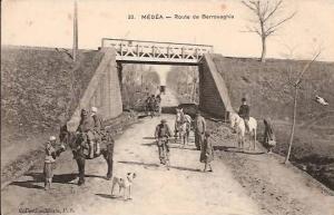 ALGERIE- ref no 646- medea - route de berrouaghia - belle animation  - bon etat