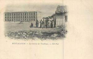 *   (ALG)   MOSTAGANEM   *    CPA     -     LA CASERNE DES TIRAILLEURS