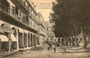 CPA - Mostaganem - Un coin de la place de la République