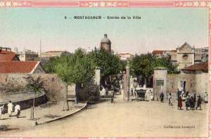 MOSTAGANEM  Entree de la ville, bords en relief