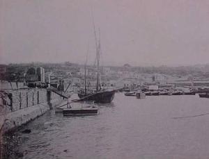 cpa ALGERIE  MOSTAGANEM LE PORT et le QUAI DE LA MARINE , bateaux    voir détails  ** Achat Direct **