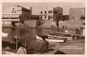 genre carte-photo , mostaganem , environs , plage de la salamandre à 3kms de la ville  plongeoir,  carte rare