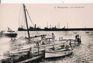 MOSTAGANEM 64 UN COIN DU PORT (PECHEURS ET PETITE EMBARCATION)