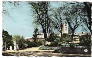 MOSTAGANEM- Dans le jardin public-