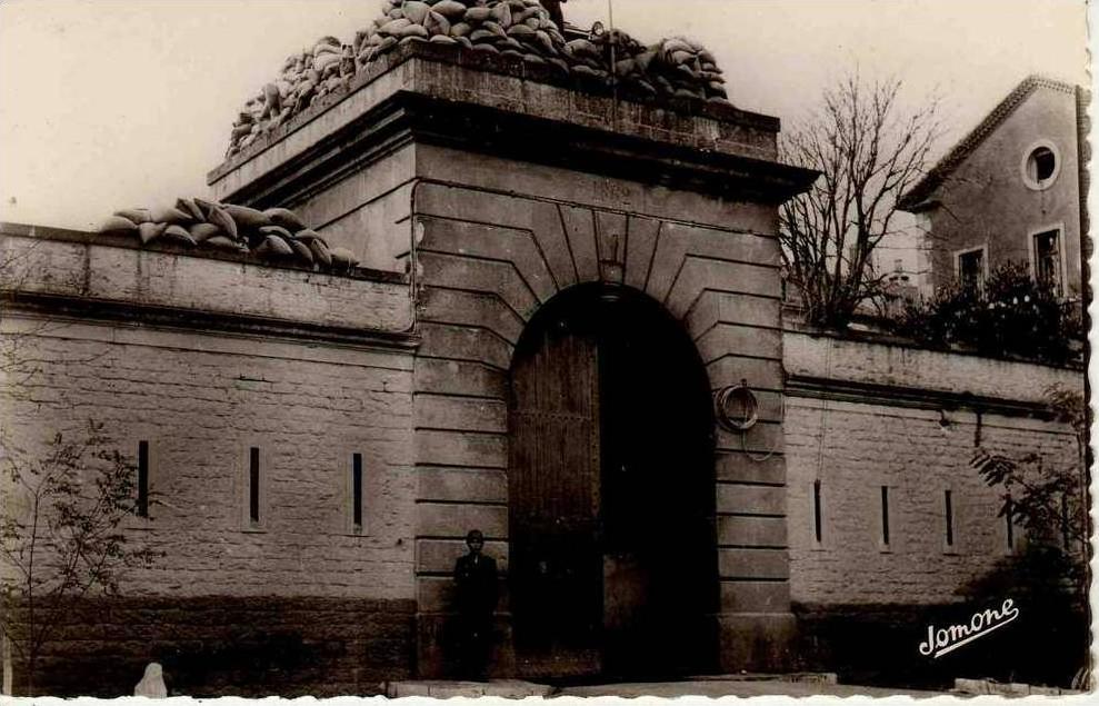 CPA. ANIMEE. MEDEA. LE QUARTIER CAMOU. DENTELLEE ET MILITAIRE.