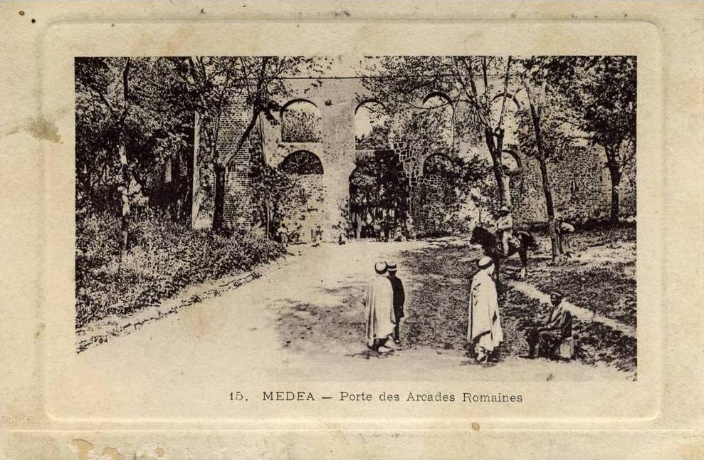 MEDEA porte des arcades romaines