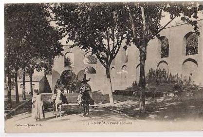 CPA ALGERIE - Medea - Porte Romaine
