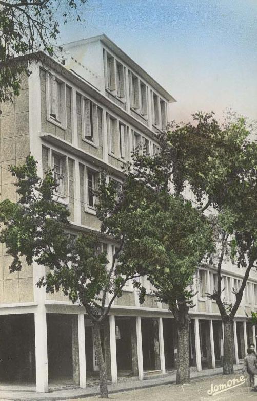 carte postale de Médéa N°4  Les H.L.M