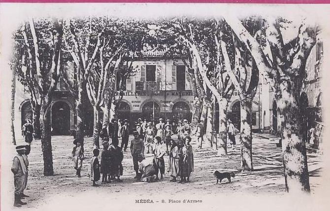 ALGERIE  428   MEDEA  Place d'Armes