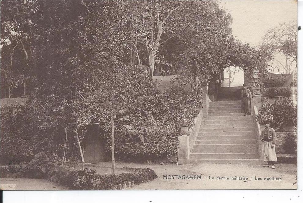 ALGERIE - MOSTAGANEM - Le cercle militaire - les escaliers