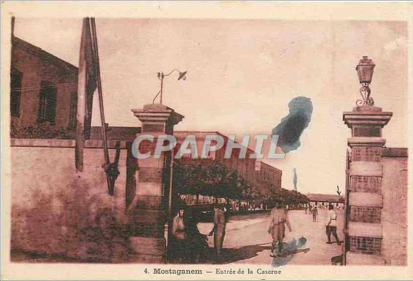 CPA Mostaganem Entree de la Caserne