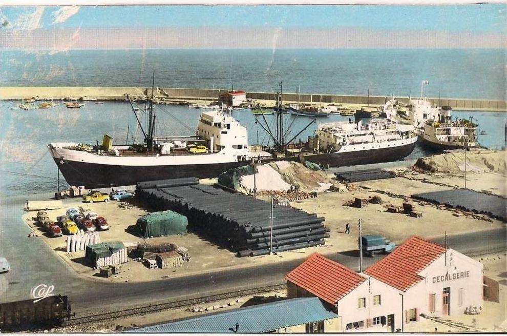 ALGERIE MOSTAGANEM  LE PORT  CPSM NO 1584  AVEC BATEAUX