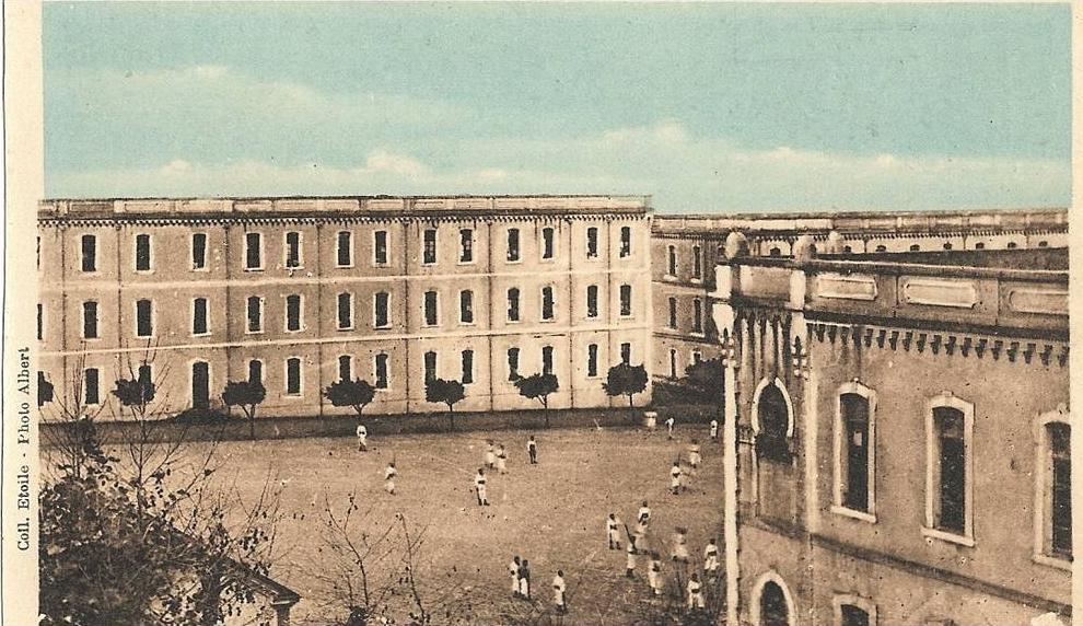 MOSTAGANEM      intérieur de la caserne 65