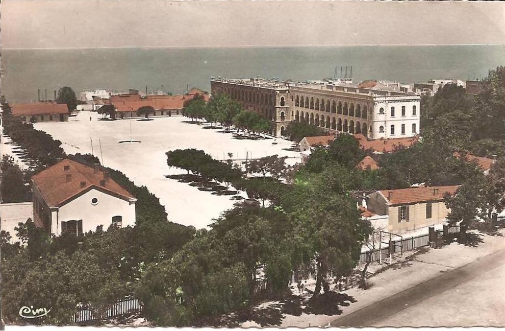 MOSTAGANEM (ALGERIE) Vue générale des Casernes   CPSM