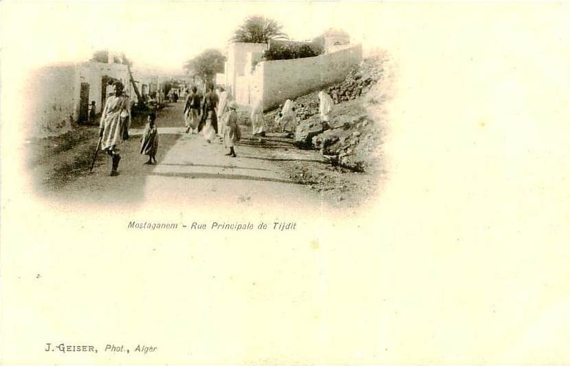 CPA  - ALGERIE -MOSTAGANEM -La rue principale de Tijdit    AK715