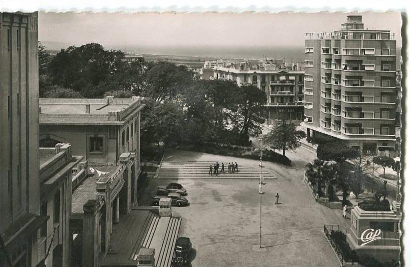 CPSM FORMAT CPA  -   MOSTAGANEM  -  LA PLACE DE L' HOTEL DE VILLE