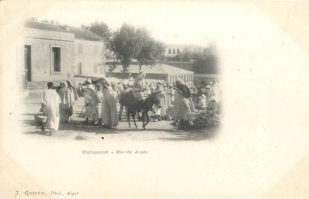 ETRAN 404 CPA  NOSTAGANEM marché arabe pionnière  animation  belle carte