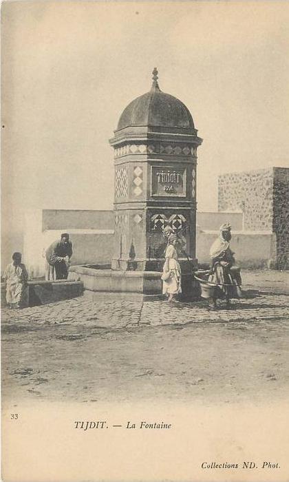 ALGERIE 6     CPA  MOSTAGANEM  TIJDIT la fontaine  belle carte  animation