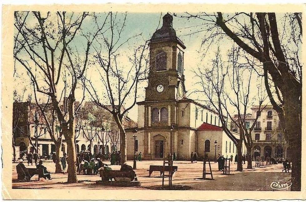 CPSM Mostaganem . La Place de la République  L´Eglise
