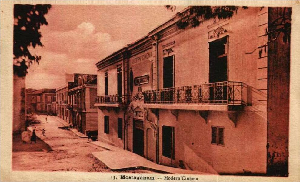 CPA  -  Algérie   -   MOSTAGANEM  -      Modern'Cinéma -