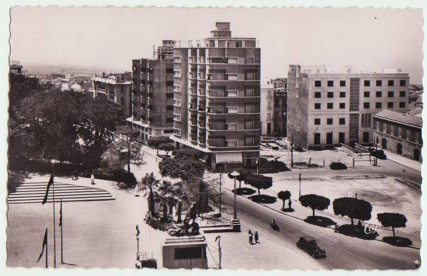 Mostaganem Poste et Mairie  bon état