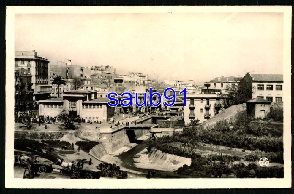 Mostaganem -   Le Marché et le Trois-Ponts   -  Réf  24257