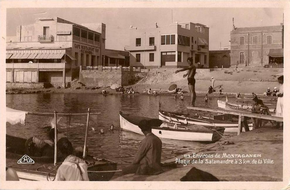genre carte-photo , mostaganem , environs , plage de la salamandre à 3kms de la ville  plongeoir,  carte rare