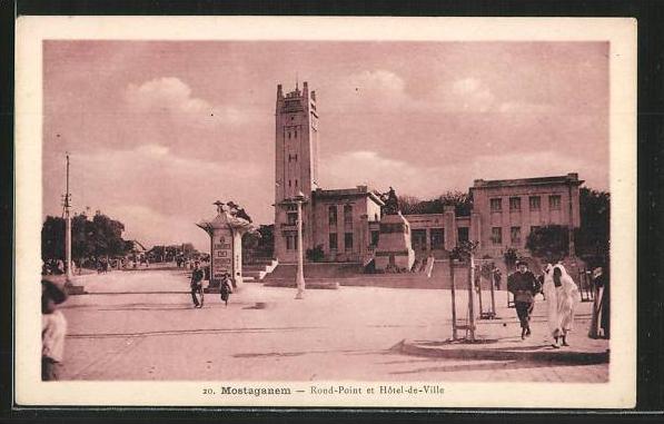 CPA Mostaganem, Rond-Point et Hotel-de-Ville, Strassenansicht
