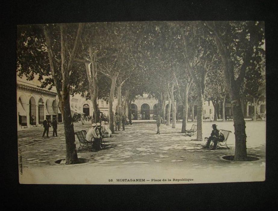 MOSTAGANEM - Place de la République  -  (Algérie)  -