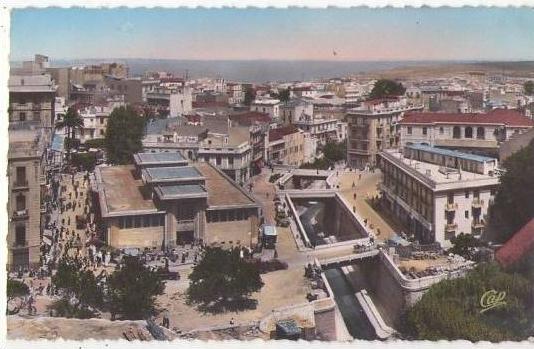 (Algérie) 107, Mostaganem, CAP 129, Vue générale sur le Marché et le Pont du ravin