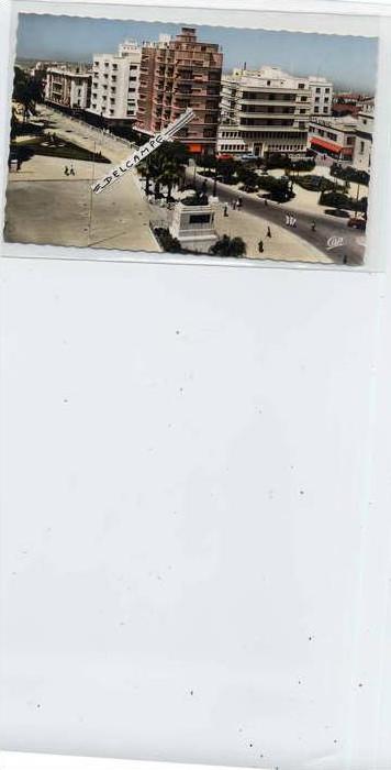 ALGERIE  , MOSTAGANEM  Place de l'hôtel de ville   ,  . 9x14 dentelée , glaçée .