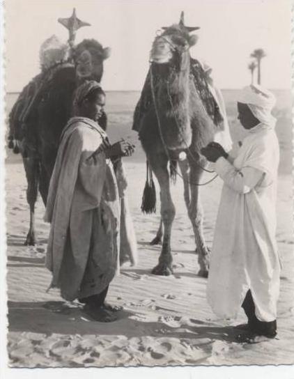 AFRIQUE  /  ALGERIE  /  FUMONS UNE CIGARETTE   